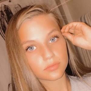 Meet your Posher, Adriana